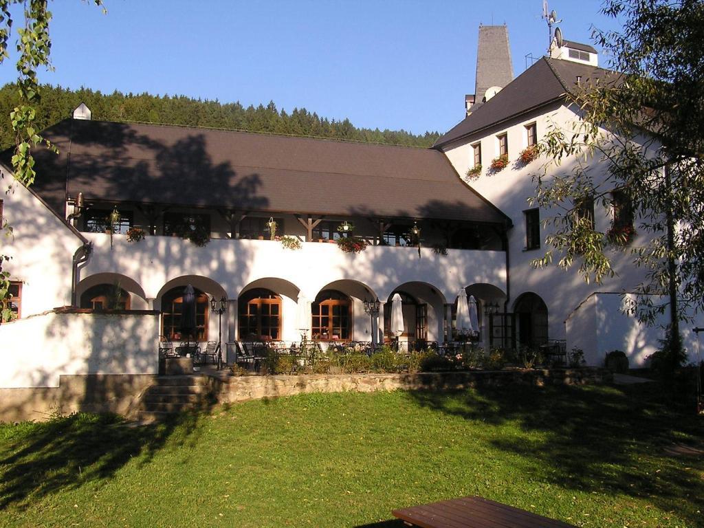 Hotel Ruze Rozmberk Nad Vltavou Exterior photo