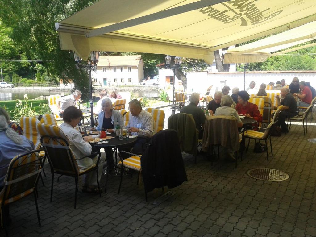 Hotel Ruze Rozmberk Nad Vltavou Exterior photo