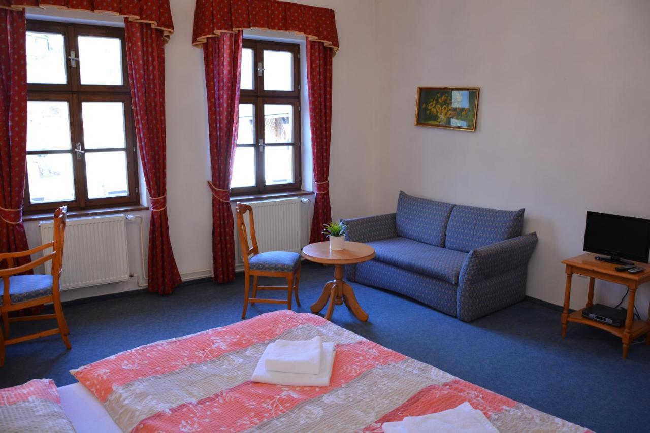 Hotel Ruze Rozmberk Nad Vltavou Exterior photo